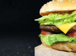 В Астрахани выбирают новое название для McDonald's