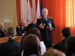 Ветераны УФСБ рассказали молодежи о подвигах астраханского контрразведчика