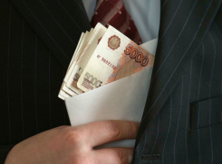 В газоперерабатывающую организацию Астраханской области устраивали на работу за взятку