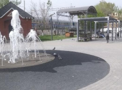 В астраханском парке включили фонтан 