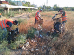 Астраханцы оставили на улицах почти 3000 тонн мусора за два месяца лета