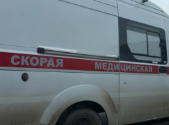 Астраханца увезли на скорой после удара вилами от бывшей возлюбленной