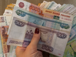 В Астрахани сотрудница банка перевела себе деньги доверчивого клиента
