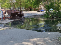 «SOS, Зацаревье тонет в фекальных водах»: кадры астраханской трагедии 