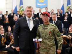 Игорь Бабушкин поздравил астраханца Айбара Нуралиева со званием «Мастер спорта России по боксу»