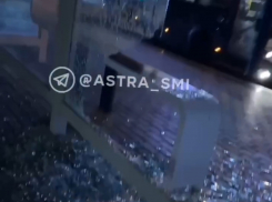 В Астрахани новые остановки пережили любую непогоду, но не устояли перед ними