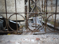 Администрацию Астрахани по суду обязали снести аварийный дом