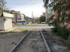 Власти Астрахани начали ремонтировать дворы 