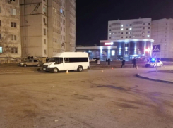 Две астраханки оказались в больнице, после того как маршрутчик помыл машину