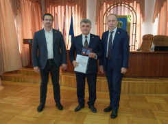 Депутату Городской Думы Юсупу Магомедову вручили медаль ордена «За заслуги перед Астраханской областью»