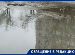 Канализационный гейзер в центре Астрахани