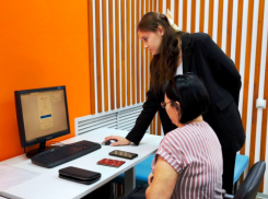 Сокращенным астраханцам посоветовали скорее обращаться в службу занятости