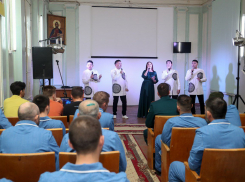 Астраханские артисты выступили с концертом ко Дню народного единства перед участниками СВО