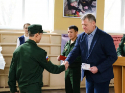 Из Астрахани отправили в армию первых весенних призывников 