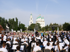 На День России в Астрахани выступил уникальный юношеский симфонический оркестр
