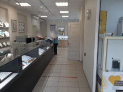 Пожилую астраханку оставила без золотых украшений собственная сиделка