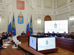 В Астрахани начнут контролировать маршрутчиков, чтобы они не вредили автобусам