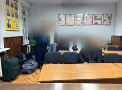 В Астраханской области с поезда сняли пассажиров: кого и за что