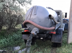 Нелегальные ассенизаторы слили жидкие отходы под Астраханью