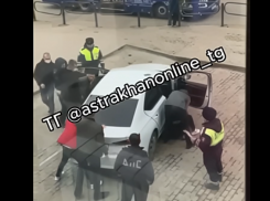 Астраханские полицейские задержали мигрантов за громкую музыку