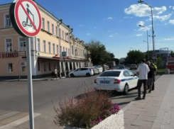 В Астрахани на набережной ловили нарушителей ПДД на электросамокатах