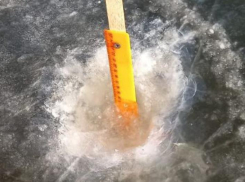 Выходить по одному: астраханцам напомнили о безопасном поведении на льду