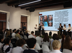 В Астрахани прошел второй день патриотического форума: диалог поколений о героизме