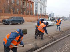 Для эффективной уборки в Астрахани создадут районные коммунальные службы