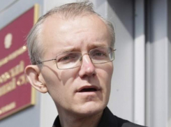 Ветераны, общественники и простые астраханцы просят Сергея Миронова исключить Шеина из партии