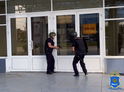 В Астрахани «террористы» взяли заложников и засели в цирке