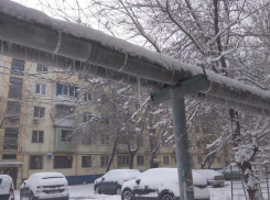 Региональный следком просит астраханцев остерегаться сосулек