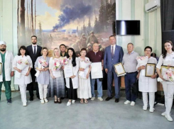 В астраханском военном госпитале наградили лучших врачей в День медработника