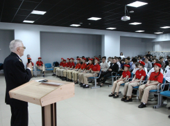 Сотрудники и ветераны УФСБ России по Астраханской области провели патриотическое мероприятие в школе села Началово 