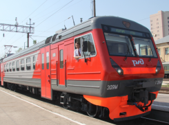 Работники локомотивных бригад пригородных поездов на ПривЖД получили 180 благодарностей от пассажиров в 2025 году