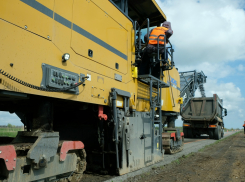 В Астраханской области идет масштабный ремонт дороги