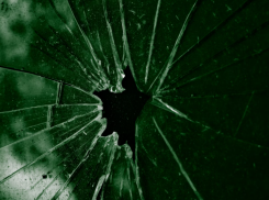 Астраханка разгромила витрины магазина из-за электронной сигареты