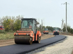 Дорогу «Образцово-Травино – Полдневое» под Астраханью продолжат ремонтировать