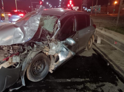 В Астрахани водитель протаранил два автобуса на светофоре: пострадали дети