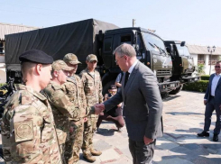 Астраханский губернатор передал военнослужащим 21 мотоцикл