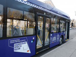 В Астрахани строят площадки для остановки и разворота новых автобусов