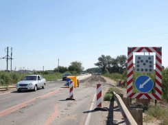 В Астраханской области начали ремонт важной и очень изношенной трассы