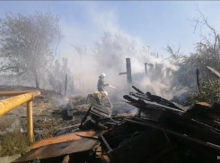 В Астраханской области произошел крупный пожар, уничтожена тысяча квадратных метров
