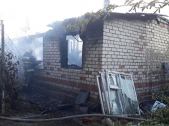 В Советском районе Астрахани горели три дома, есть пострадавшие