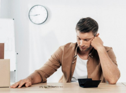 43% опрошенных астраханцев никогда не получали премий