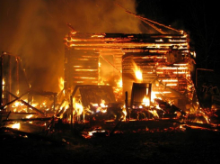 На ночном пожаре в Астраханской области погиб пенсионер