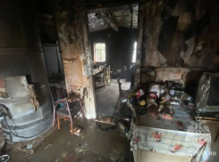 Под Астраханью пенсионер погиб во время пожара в своем доме