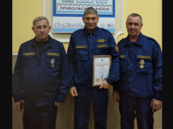 В Астраханской области наградили матросов за спасение людей с затонувшего судна