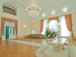 19 астраханских пар сочетались браком в условно зеркальную дату 2022 года 