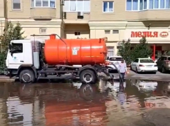 В Астрахани устраняют последствия непогоды