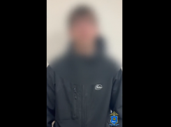 В Астрахани водителя оштрафовали за символ и надпись на машине